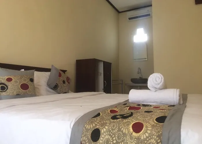 Pensión Reynold Artha 4*